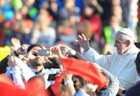 Papież: Wierni świeccy nie są służącymi hierarchii