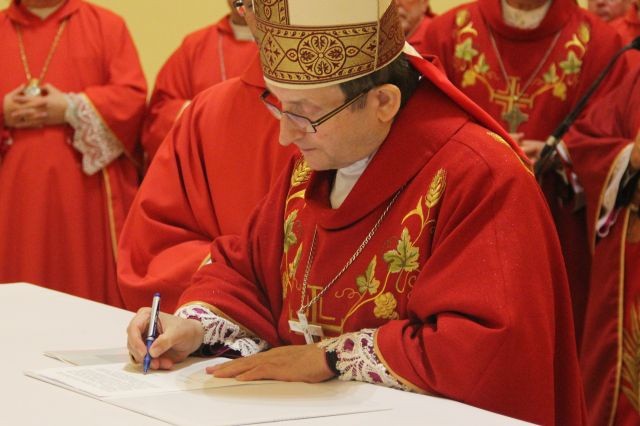 Dekret zwołujący synod podpisany