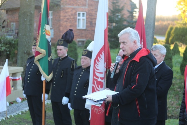 Powstańcze sztandary w Starej Wsi