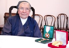 – To są tylko medale, miłość do Polski nosi się w sercu – mówi s. Józefa