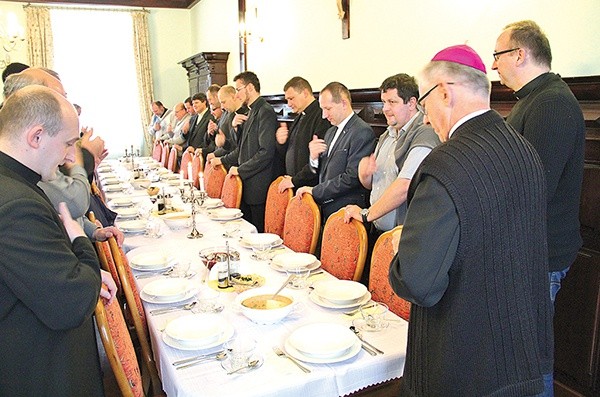  Kokoszyce. Pierwszy wspólny obiad śląskich księży – „europejskich misjonarzy”