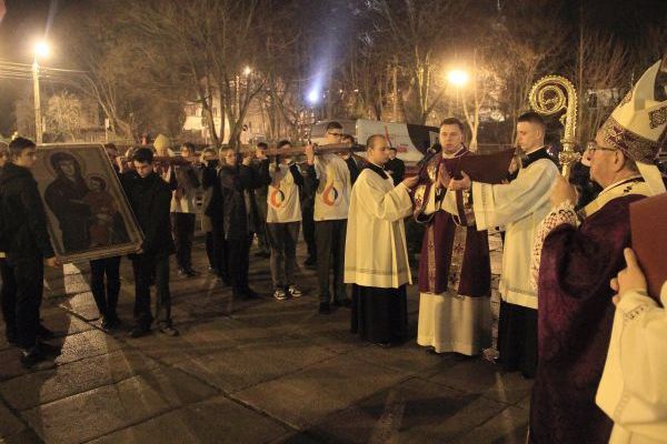 Powitanie symboli ŚDM i Eucharystia na rozpoczęcie Adwentu