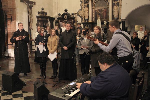 Powitanie symboli ŚDM i Eucharystia na rozpoczęcie Adwentu