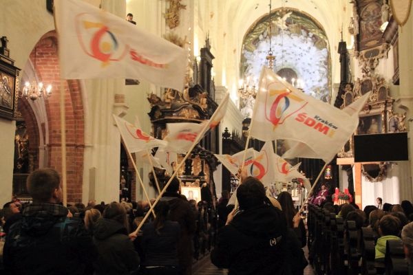 Powitanie symboli ŚDM i Eucharystia na rozpoczęcie Adwentu