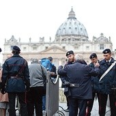 Bezpieczeństwa w Rzymie strzeże 2 tys. dodatkowych żołnierzy i policjantów. Zaostrzone kontrole prowadzone są przy wejściu do czterech jubileuszowych bazylik i na placu św. Piotra