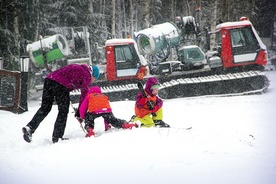  Tak przed tygodniem wyglądały okolice wyciągu na Szrenicę. Jednak prognozy na rozpoczęcie sezonu narciarskiego już tak „białe” nie były
