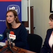 Wyniki badań Urzędu Statystycznego przedstawiły (od lewej): Justyna Wrocławska z biura obsługi mediów w US oraz Agnieszka Ajdyn, wicedyrektor US