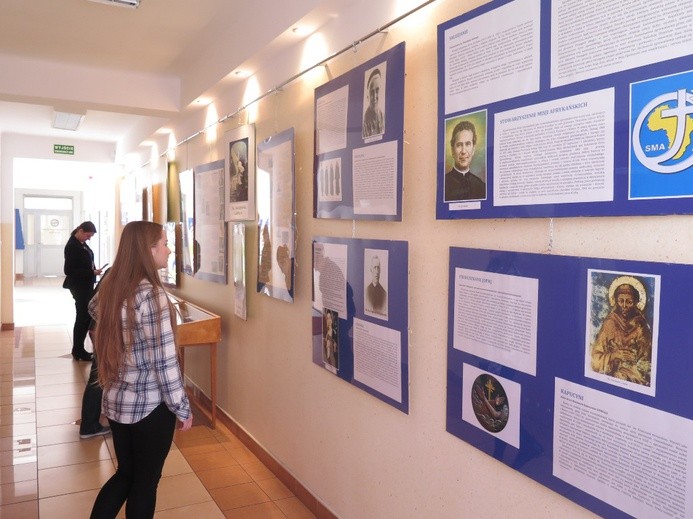 Wystawa w dąbrowskiej bibliotece