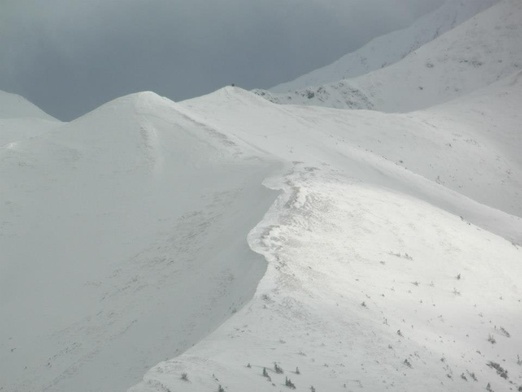 Tatry: Lawinowa "dwójka" i nadal sypie