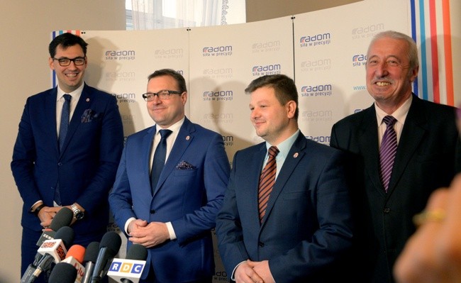 Prezydent Radomia Radosław Witkowski (drugi z lewej) oraz wiceprezydenci (od prawej): Karol Semik, Jerzy Zawodnik i Konrad Frysztak