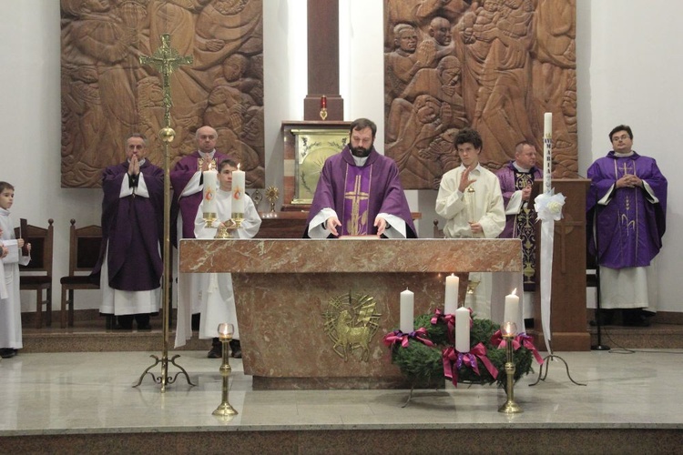 Symbole ŚDM w gdyńskiej parafii św. Jadwigi