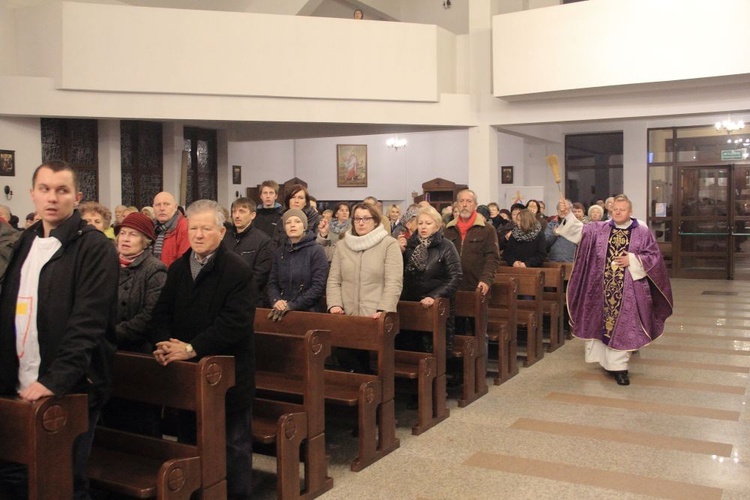 Symbole ŚDM w gdyńskiej parafii św. Jadwigi