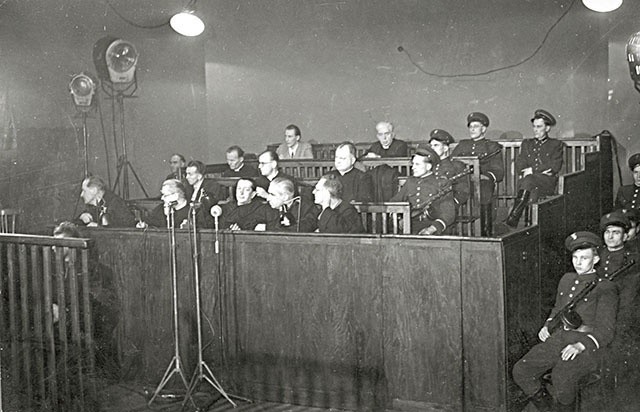 Wojskowy Sąd Rejonowy w Krakowie, 21.01.1953 roku. Pokazowy proces czterech księży i trzech osób świeckich, oskarżonych bezpodstawnie o szpiegostwo