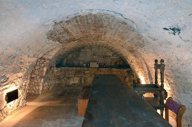 Podziemia kościoła w Zawichoście kryją elementy średniowiecznej świątyni 