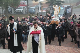 Wprowadzenie figury św. Michała Archanioła do kościoła w Bobrownikach