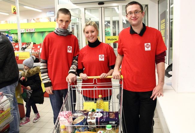 Najpierw przyjmowali, teraz rozdają