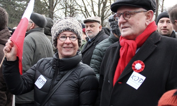 Manifestanci nawoływali przechodniów do przyłączenia się do marszu