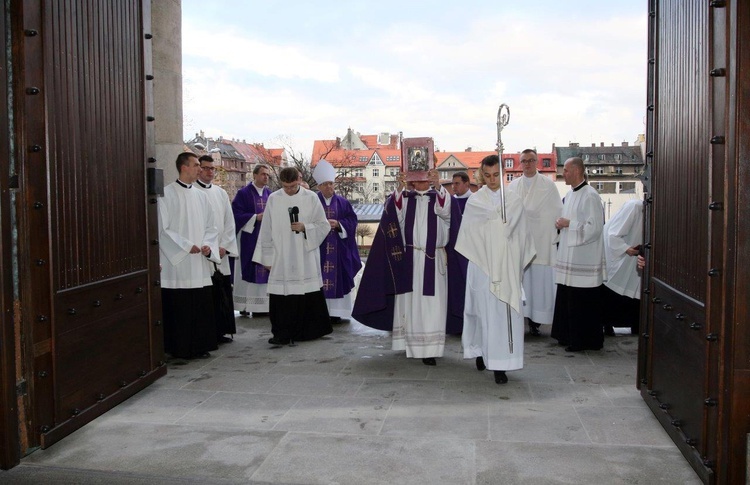 Otwarcie Bramy Miłosierdzia w Katowicach cz. 1