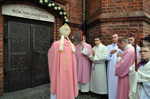 Otwarcie Drzwi Świętych w katedrze
