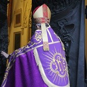 Bp Stanisław Salaterski otworzył w katedrze Bramę Miłosierdzia