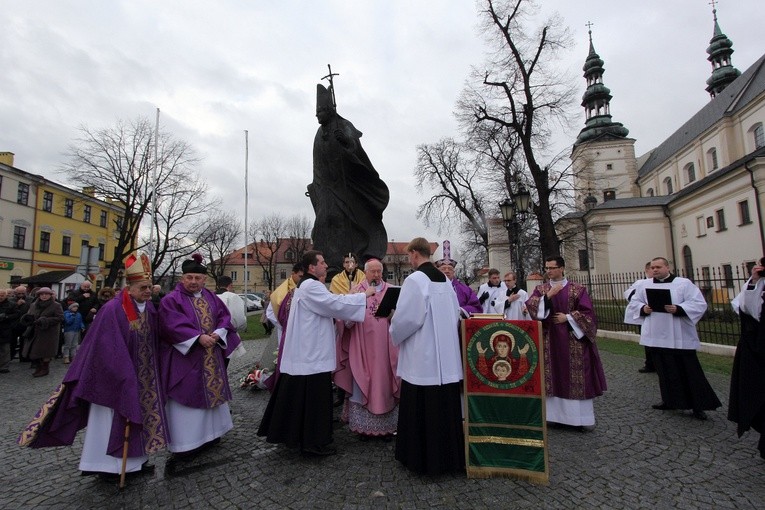 Otwarcie Bramy Miłosierdzia w Łowiczu