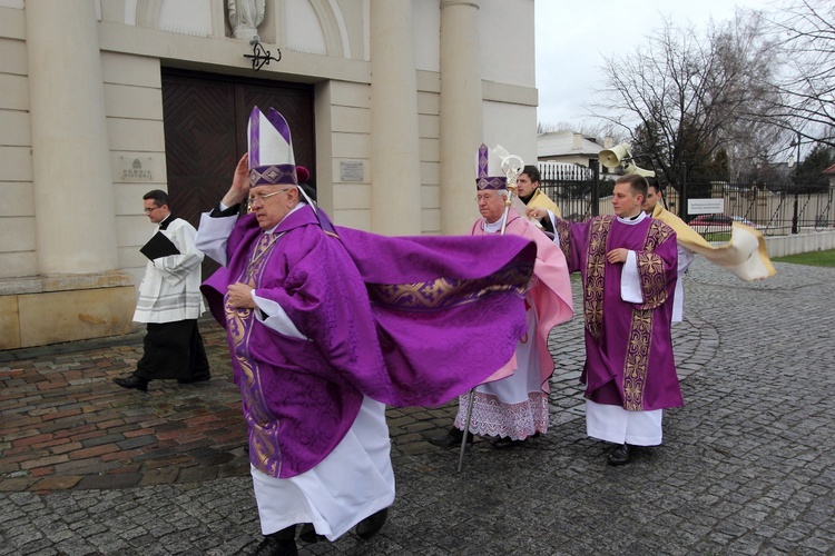 Otwarcie Bramy Miłosierdzia w Łowiczu