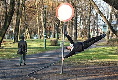 Wykonanie takiej „flagi” wymaga sporej siły mięśni