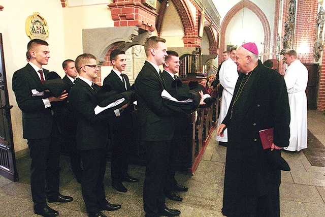  Strój kapłański alumni przyjmują na początku III roku formacji