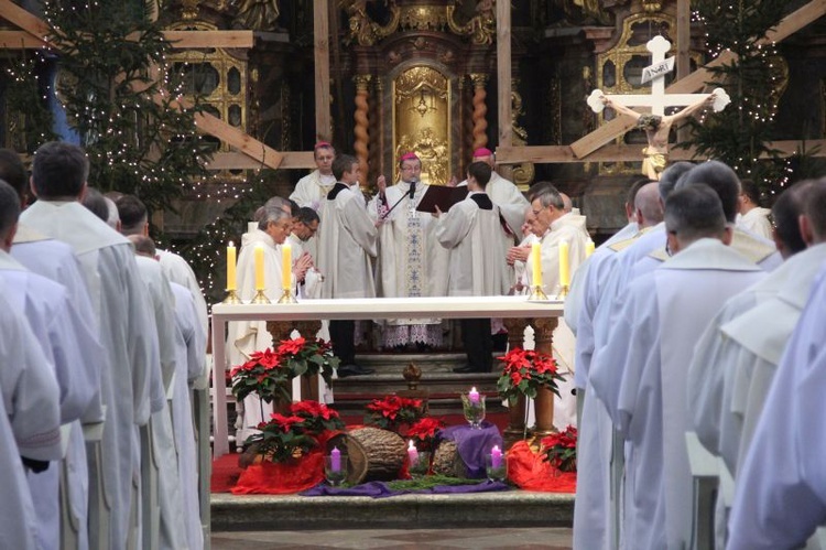 Kapłani dziękują bp. Stefanowi Regmuntowi