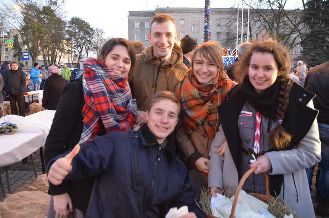 Świąteczne spotkanie na placu