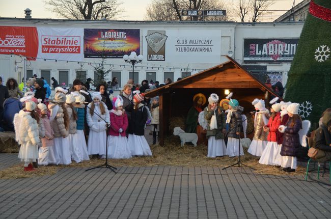 Świąteczne spotkanie na placu