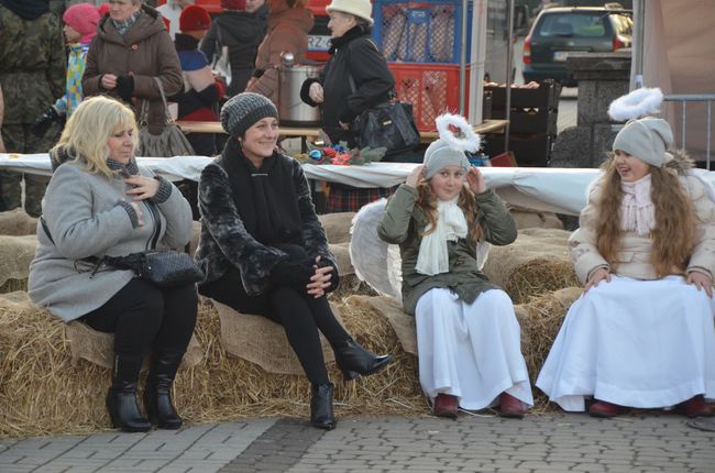 Świąteczne spotkanie na placu