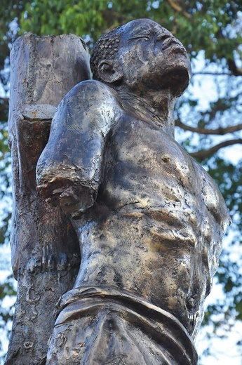 Pomnik św. Andrzeja Kagwy, pierwszego męczennika, w sanktuarium w Munyonyo