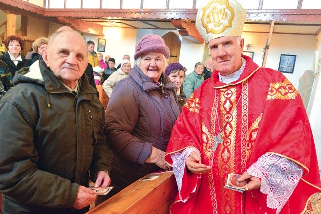 Państwo Kiełbowie otrzymali od bp. Ignacego Deca specjalny list gratulacyjny i pasterskie błogosławieństwo