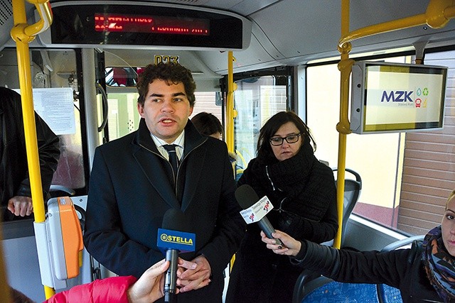  O zmianach w komunikacji poinformował prezydent miasta w autobusie