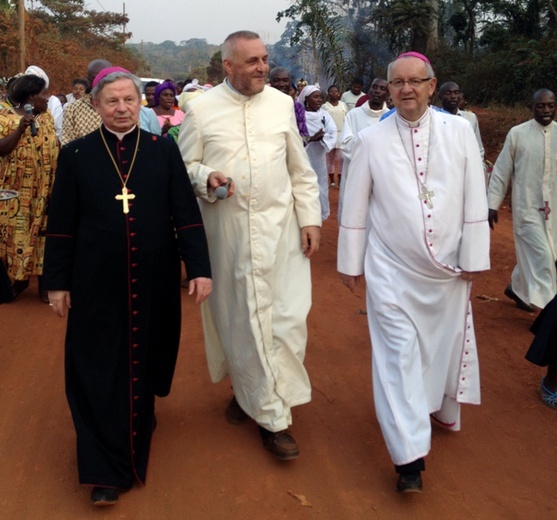 2015.02.05 - Bp Henryk Tomasik odwiedził księży misjonarzy pracujących w kilku krajach Afryki