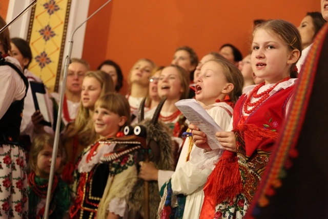 Góralska kolęda w kościele w Straconce