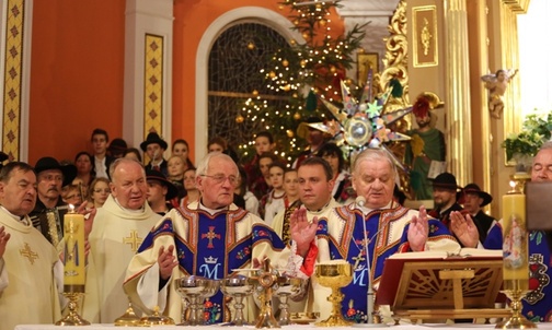 Eucharystii z góralskim kolędowaniem przewodniczył bp senior Tadeusz Rakoczy