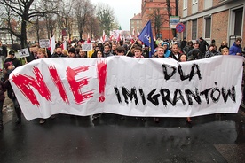  Po zamachach terrorystycznych w Paryżu w Gdańsku 22 listopada odbyła się manifestacja przeciwko przyjmowaniu imigrantów