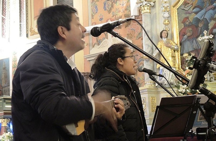Peruwiańczycy z "Kargaligera" zaśpiewali w Rychwałdzie