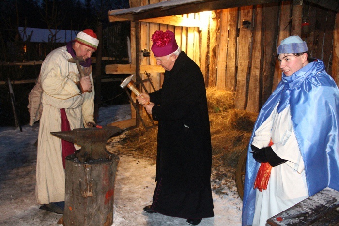 Bp Ignacy w "Żywym Betlejem"