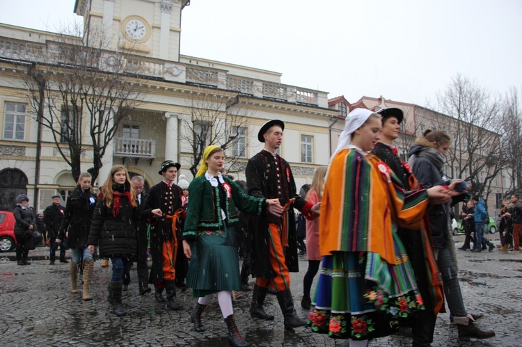 Polonez maturzystów w Łowiczu