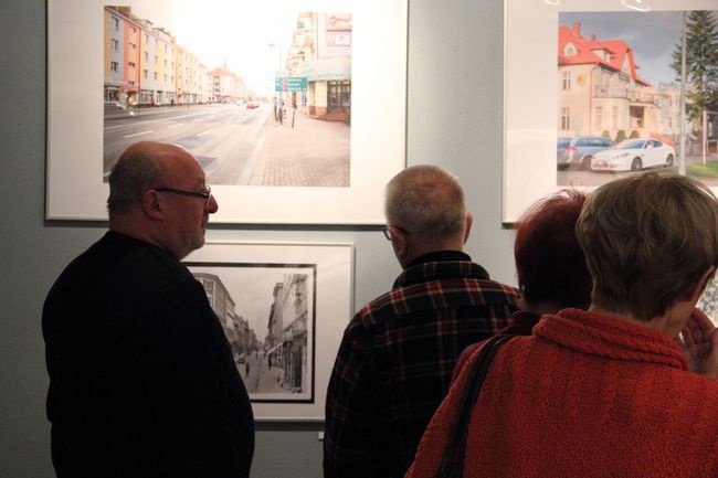 Wernisaż wystawy fotograficznej "Koszalin dawniej i dziś"