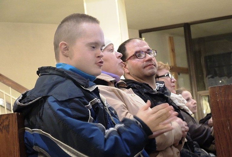Kolędowanie niepełnosprawnych z Caritas