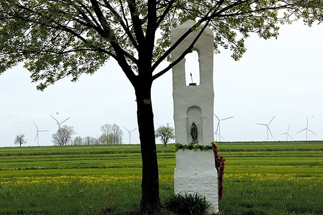  Jedną z inicjatyw na 1050. rocznicę chrztu Polski jest renowacja starych kapliczek i krzyży