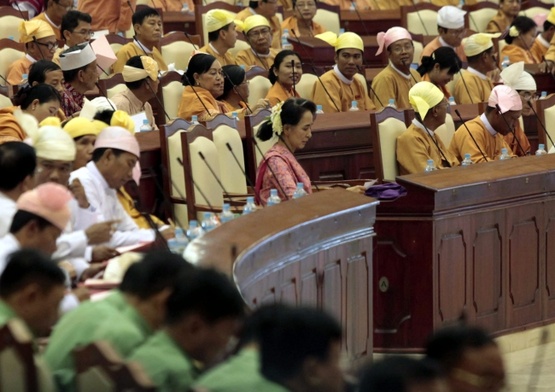 Birma: Po pół wieku powstaje demokratyczny rząd 