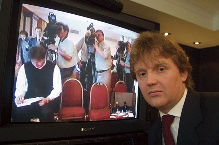 Aleksander Litwinienko na zdjęciu wykonanym w Londynie w 2002 roku