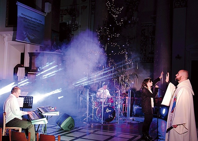  Podczas uwielbienia zespół zagrał wiele autorskich utworów, m.in. „Pieczęć” czy „Nowy Dzień”