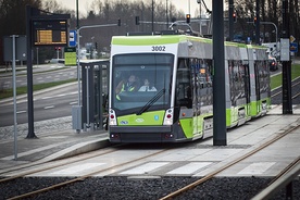  Na początku linie tramwajowe miała wybudować hiszpańska firma FCC, ale z powodu opóźnień miasto zerwało z nią umowę