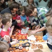 Każdy uczeń SP nr 37 chciał pomóc mamom i ich dzieciom, które znajdują schronienie w "Klimczokówce"